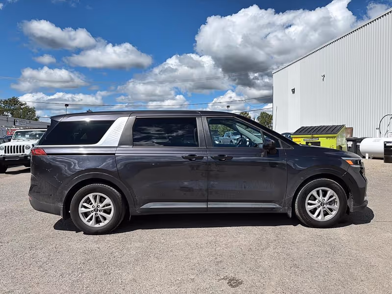 2023 Kia Carnival LX