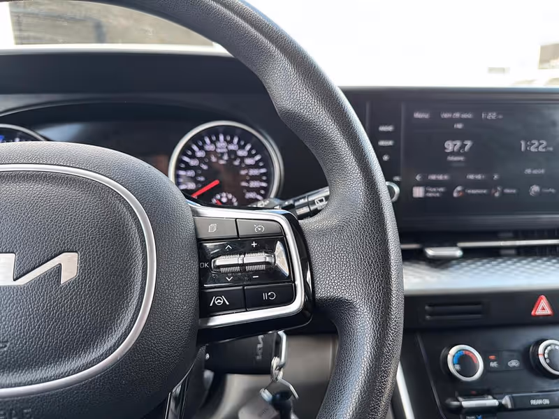 2023 Kia Carnival LX