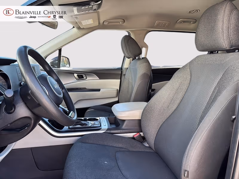2023 Kia Carnival LX