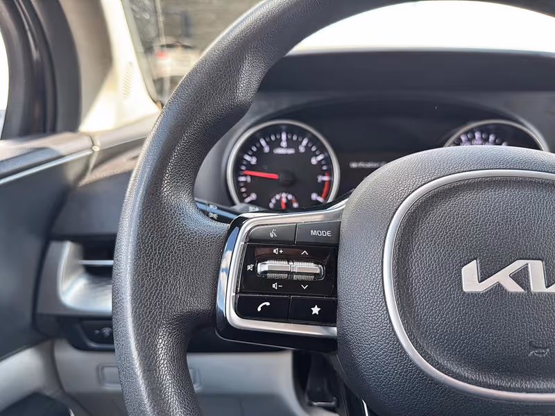 2023 Kia Carnival LX