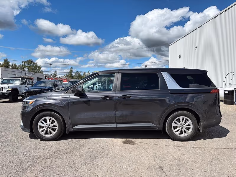 2023 Kia Carnival LX