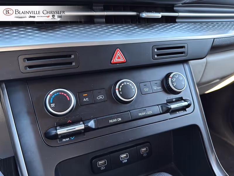 2023 Kia Carnival LX