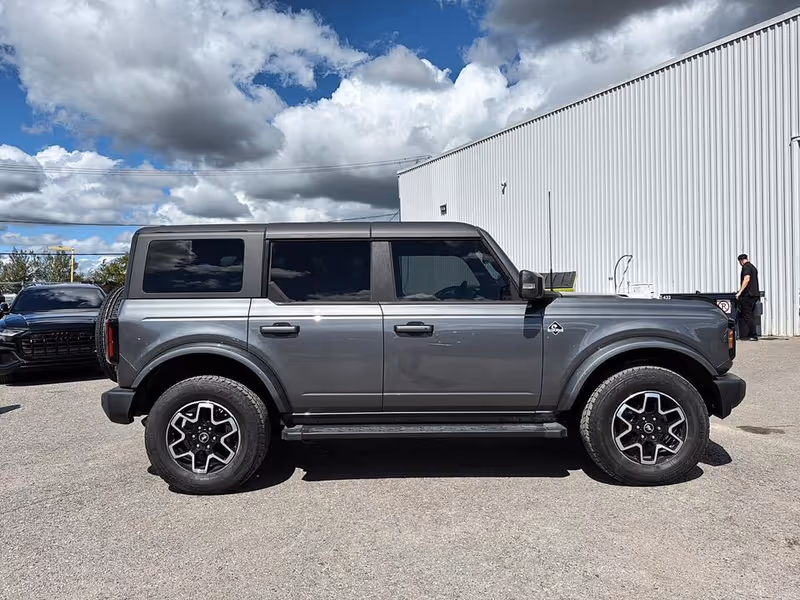 2024 Ford Bronco Outer Banks