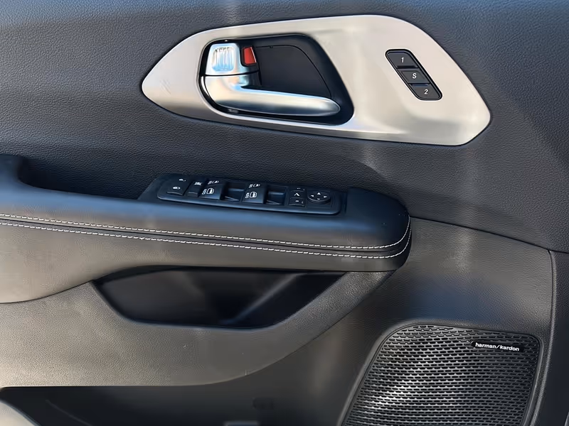 2027 Chrysler Pacifica Limited
