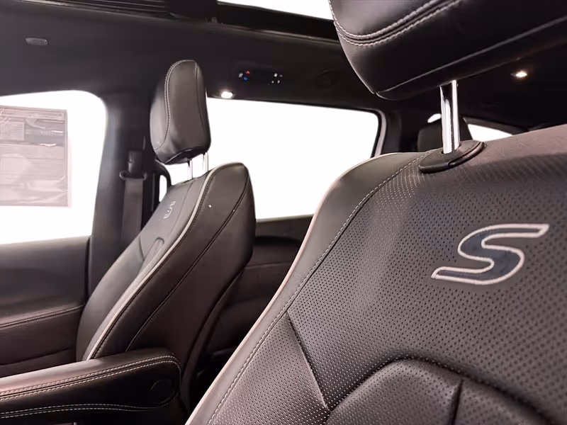 2024 Chrysler Pacifica Hybrid Premium S Appearance