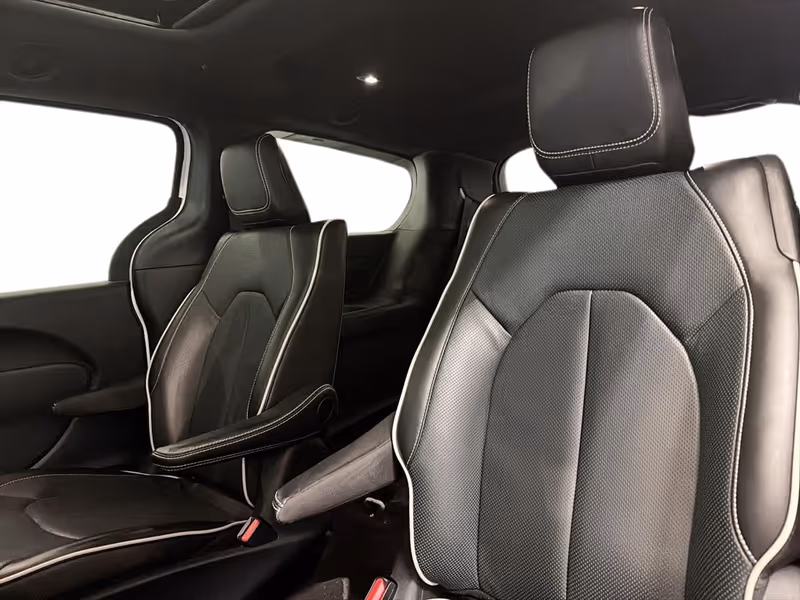 2024 Chrysler Pacifica Hybrid Premium S Appearance