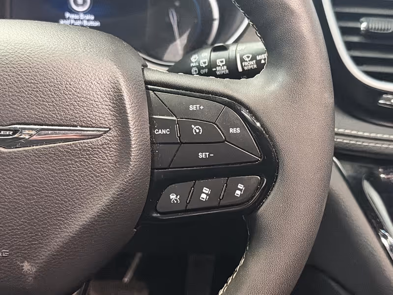 2024 Chrysler Pacifica Hybrid Premium S Appearance