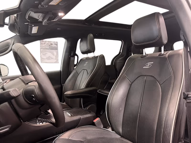 2024 Chrysler Pacifica Hybrid Premium S Appearance