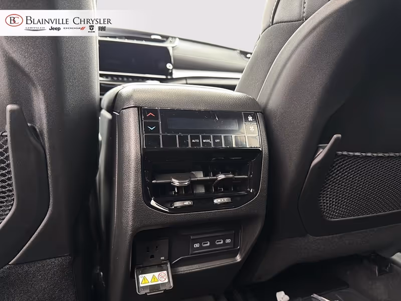 2027 Jeep Grand Cherokee L Laredo Altitude