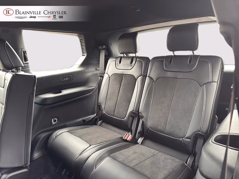 2027 Jeep Grand Cherokee L Laredo Altitude