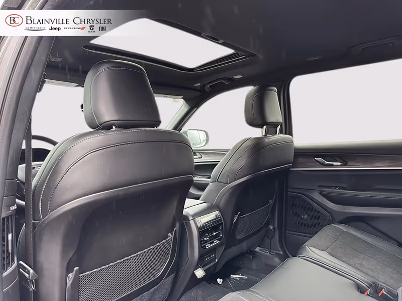 2027 Jeep Grand Cherokee L Laredo Altitude