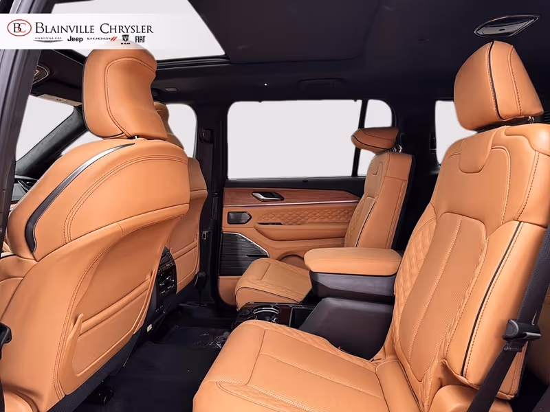 2027 Jeep Grand Cherokee L Laredo Altitude
