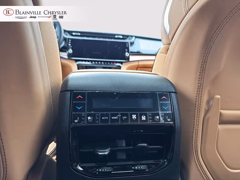 2027 Jeep Grand Cherokee L Laredo Altitude