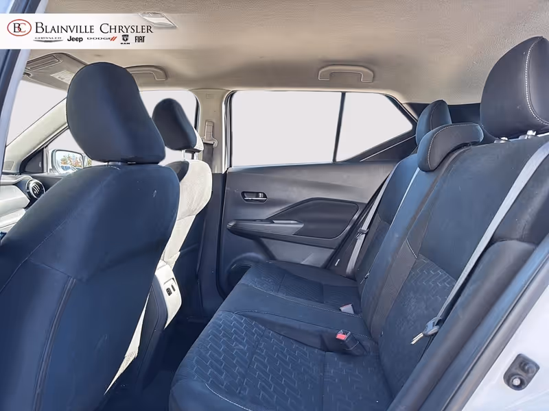 2025 Nissan Kicks Play SV