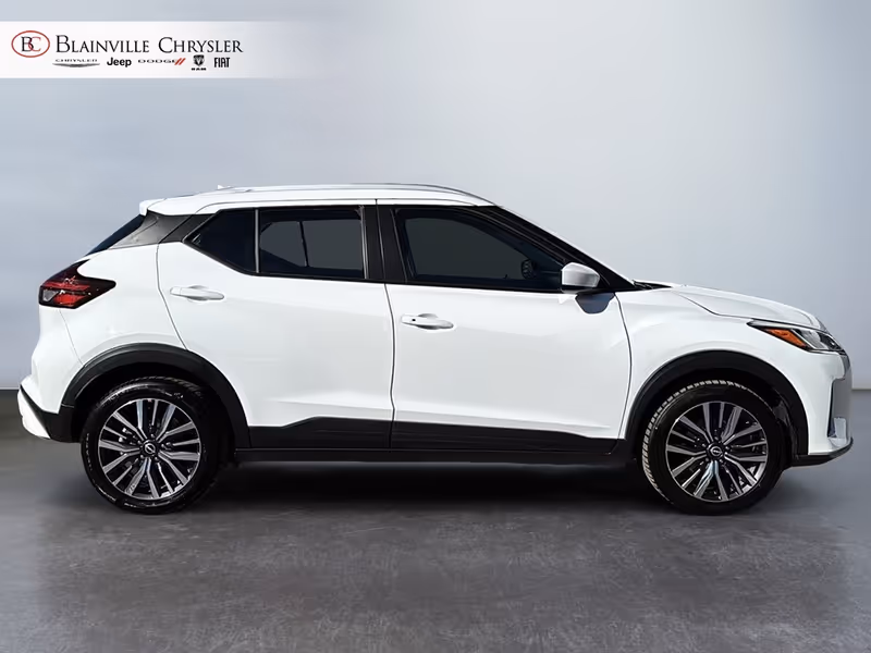 2025 Nissan Kicks Play SV