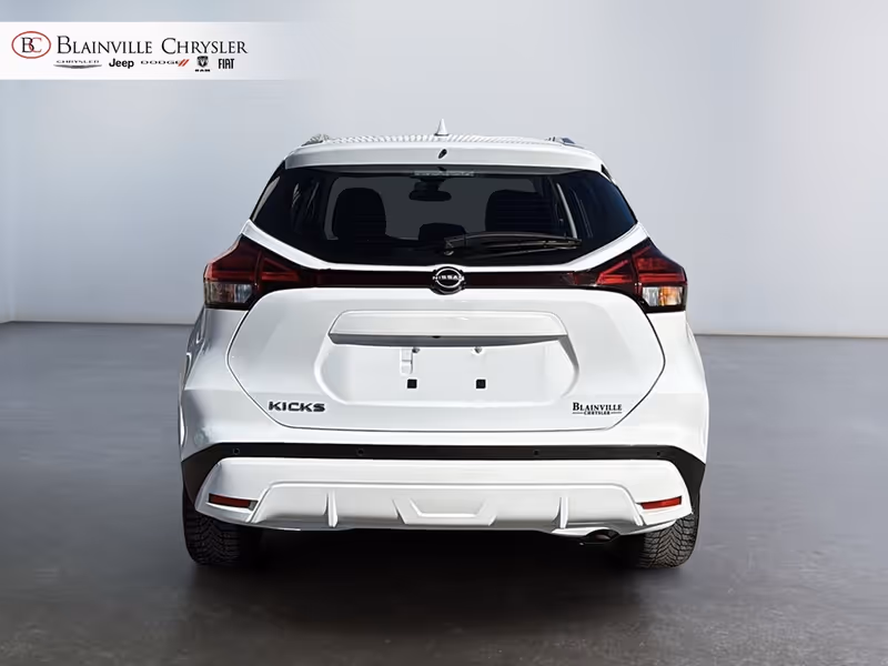 2025 Nissan Kicks Play SV