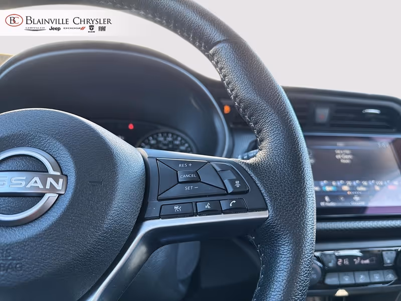 2025 Nissan Kicks Play SV