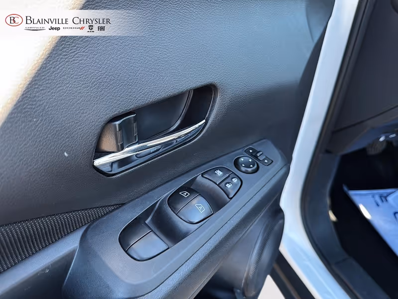 2025 Nissan Kicks Play SV
