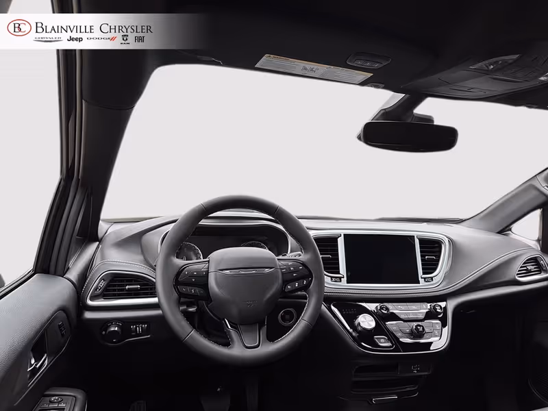 2027 Chrysler Pacifica Select