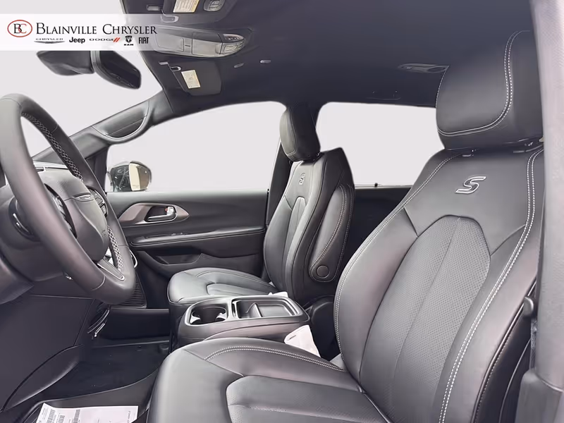 2027 Chrysler Pacifica Select