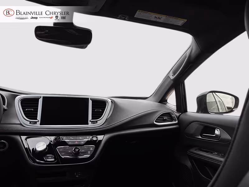 2027 Chrysler Pacifica Select