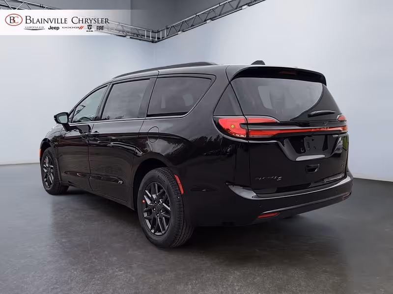 2027 Chrysler Pacifica Select