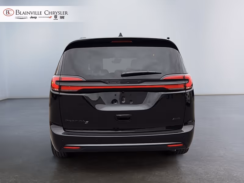 2027 Chrysler Pacifica Select