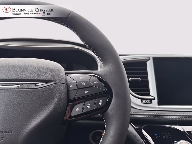2027 Chrysler Pacifica Select