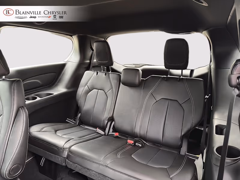 2027 Chrysler Pacifica Select