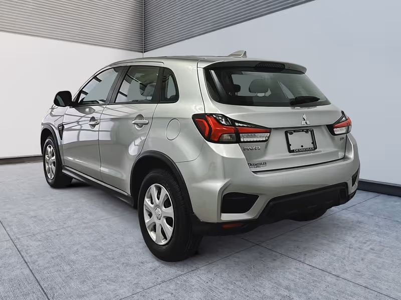 2024 Mitsubishi RVR ES