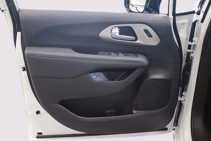 2024 Chrysler Pacifica Hybrid Premium S Appearance