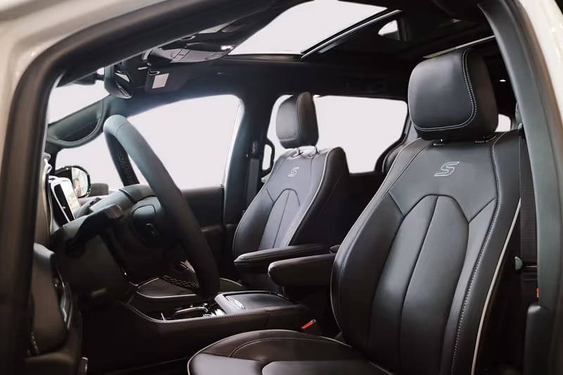 2024 Chrysler Pacifica Hybrid Premium S Appearance