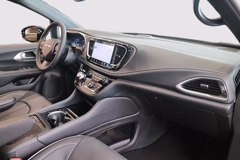 2024 Chrysler Pacifica Hybrid Premium S Appearance