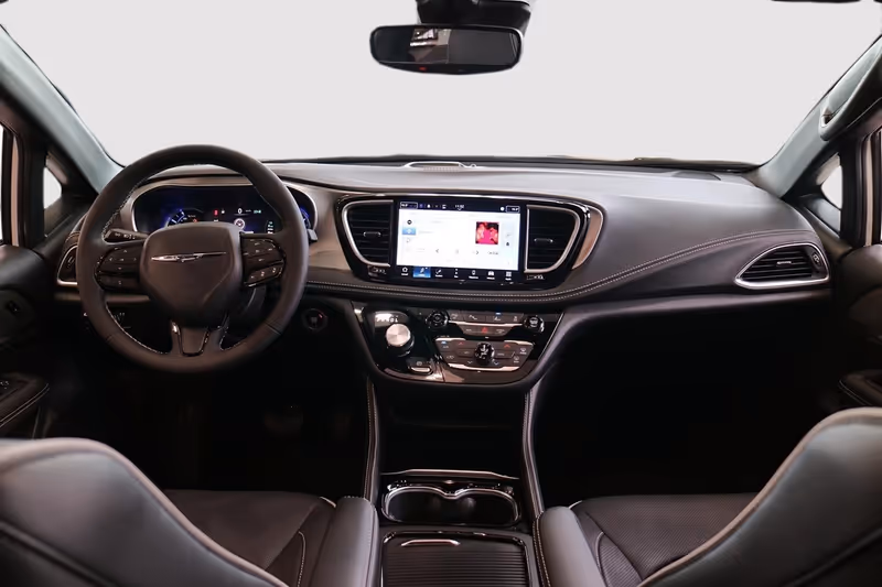 2024 Chrysler Pacifica Hybrid Premium S Appearance