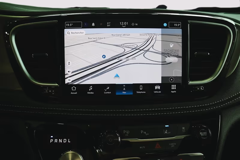 2024 Chrysler Pacifica Hybrid Premium S Appearance