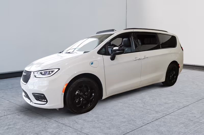 2024 Chrysler Pacifica Hybrid Premium S Appearance