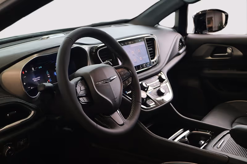 2024 Chrysler Pacifica Hybrid Premium S Appearance